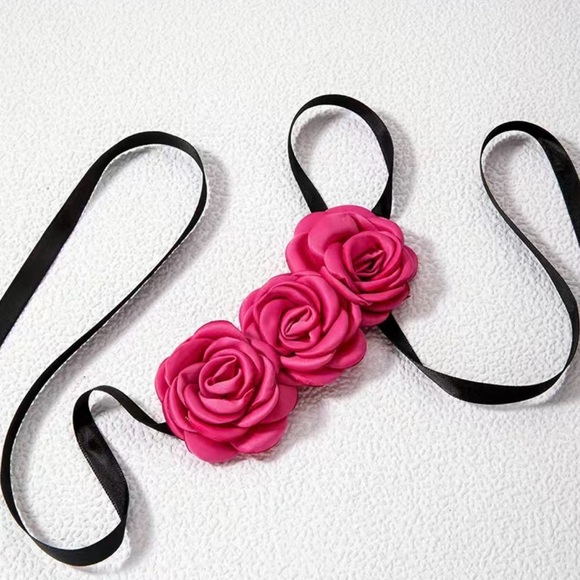 Jane Chic Designs Three Rose Cameo - Picture 3 of 5